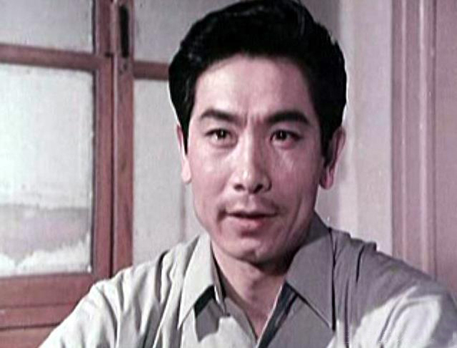 我想,看过电影《黑三角》的朋友,一定不会忘记在其中扮演男主角石岩的