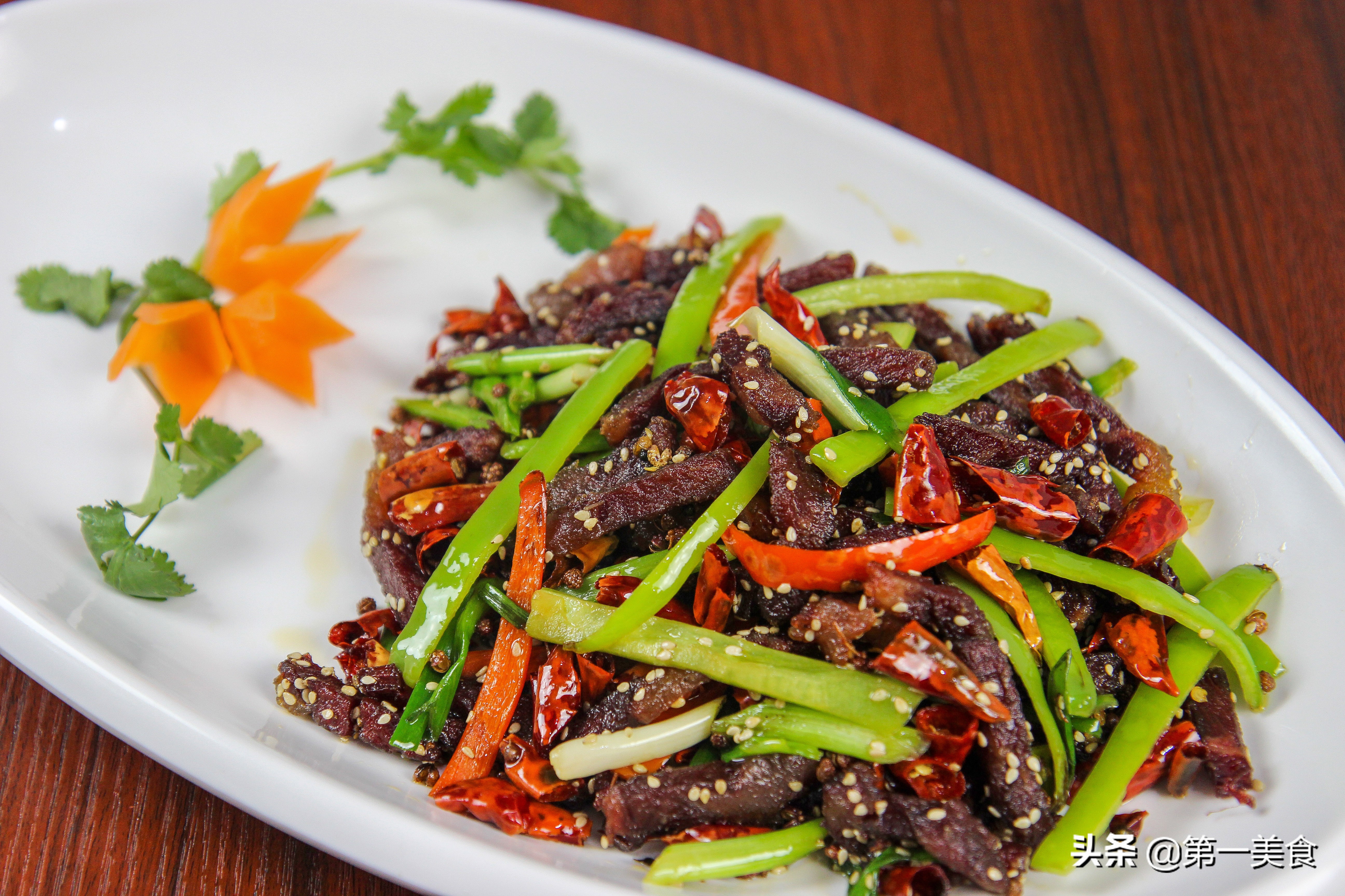 熟牛肉怎么做才好吃（五步教会你营养美味的炒牛肉丝）