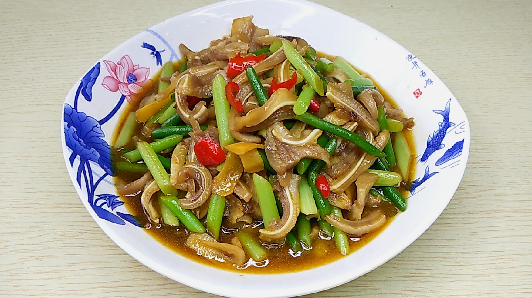 教你营养好吃的酸菜炒猪耳酸菜炒猪耳朵怎么炒