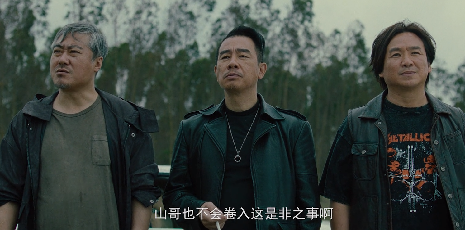 电影《再战江湖》讲的是九龙话事人"章山河"(陈小春饰),由于年事已高