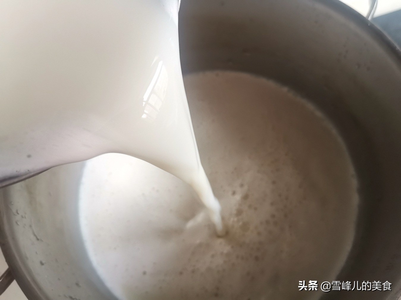 在家做豆腐腦很簡單，3步輕松搞定，滑嫩營養入口即化全家都愛吃