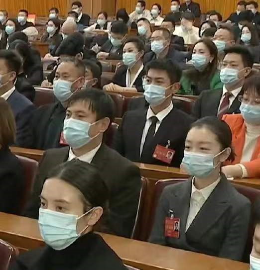 濮存昕低调,冯巩沈腾严肃,刘昊然呆萌可爱