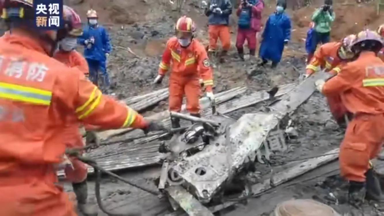mu5735搜救新进展,遇难者遗骸遗物让人破防:撞击最深20米