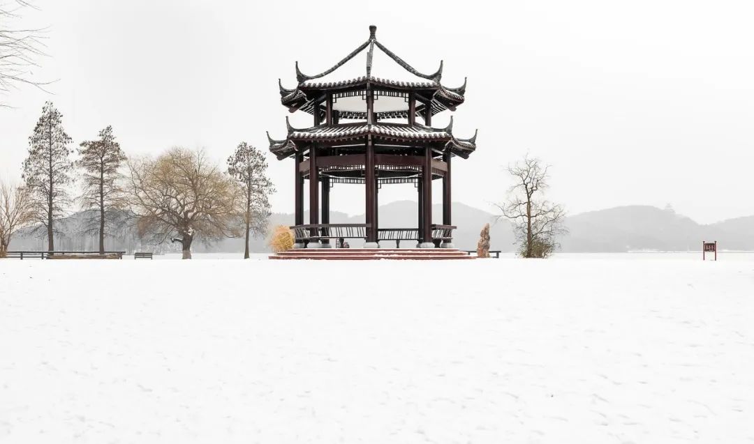 《太常引·姑苏台赏雪》元·张可久断塘流水洗凝脂,早起索吟诗.