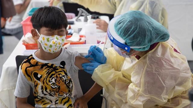 据台湾《联合报》报道，台湾地区今新增72967例新冠肺炎确诊病例，分别为72921例本地确诊及46例境外输入，另新增211例死亡病例，死亡人数创新高。