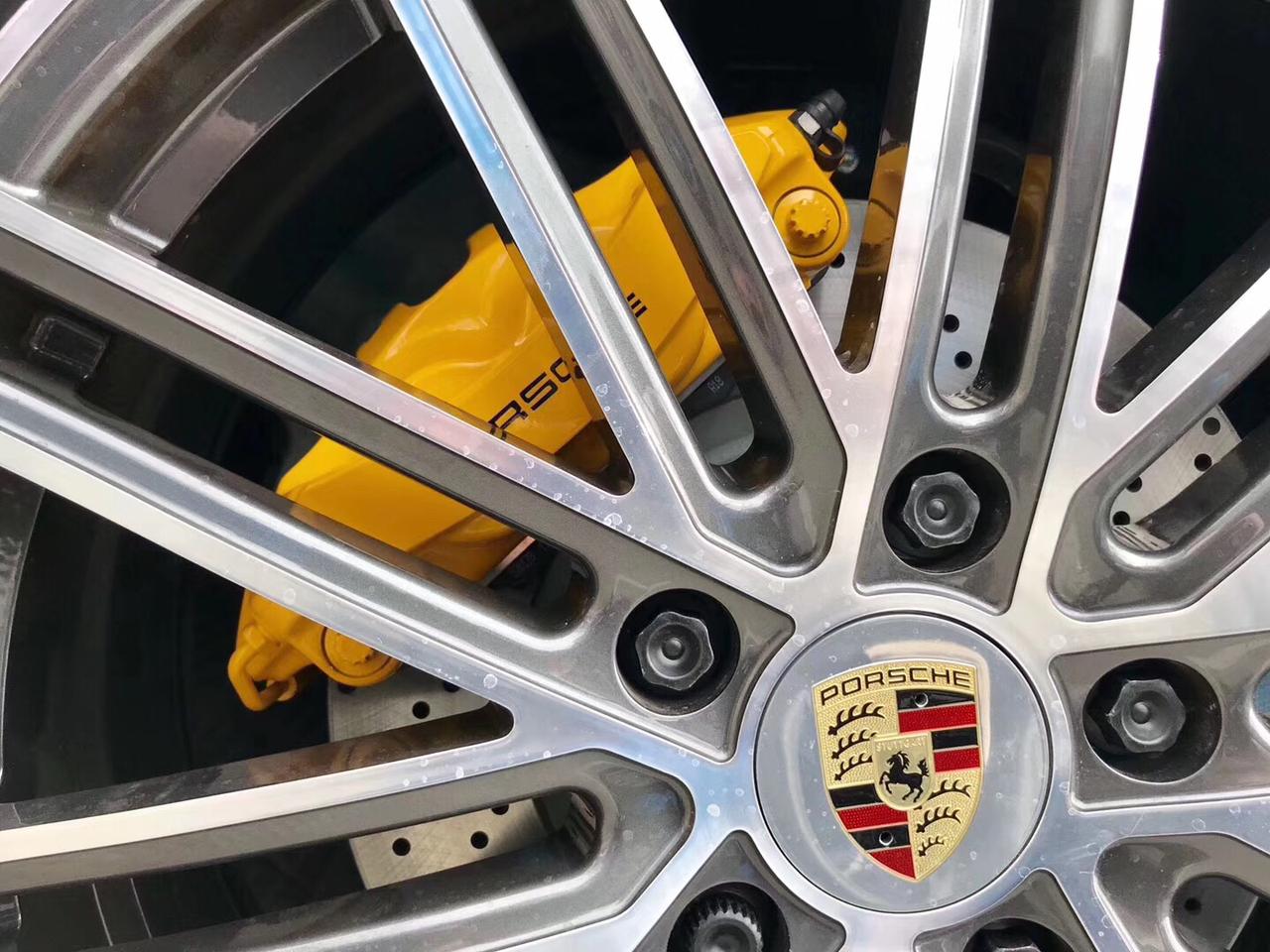保时捷718boxster卡钳改色竞速黄