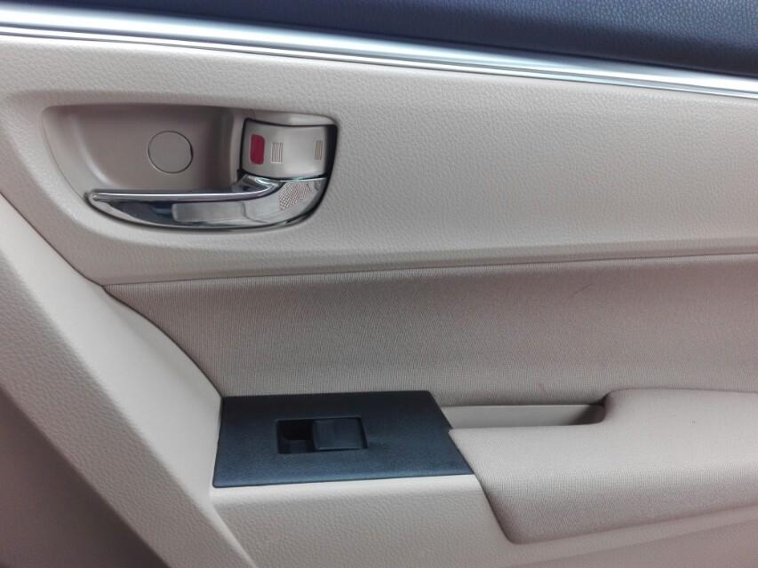 一汽丰田卡罗拉的车门内侧设计还是比较有个性化吧!同意的请点赞