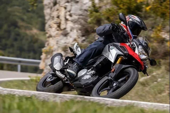 宝马g310-gs是目前宝马最小排量的拉力车型,搭载313c