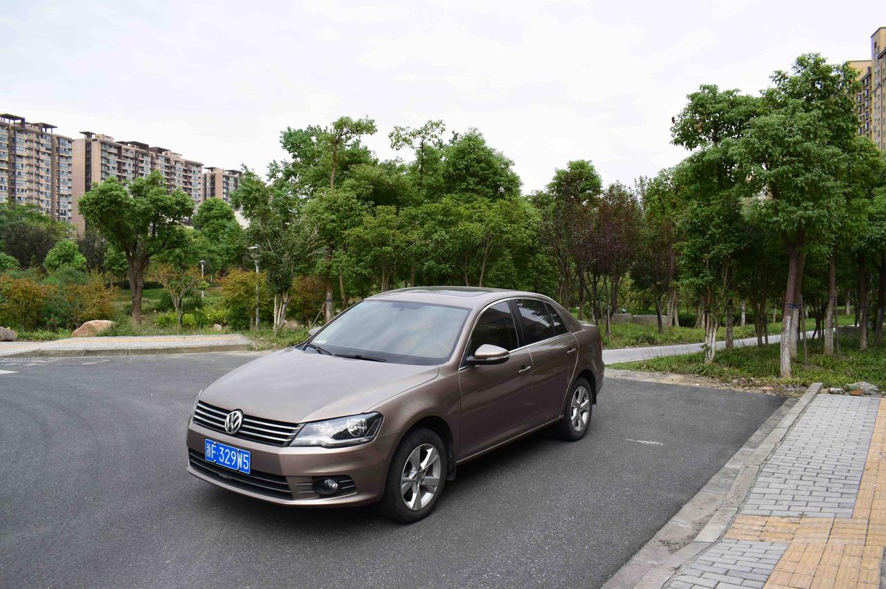 我的14款宝来正面看起来还是比较有感觉的