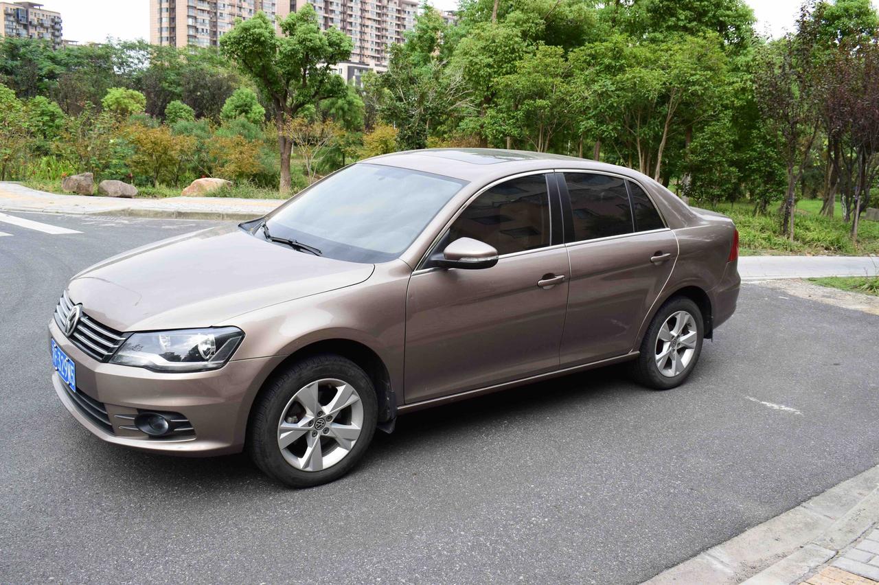 我的14款宝来正面看起来还是比较有感觉的