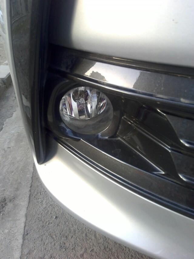 这是卡罗拉的雾灯 在视线不好的时候我们一般都会打开雾灯_懂车帝