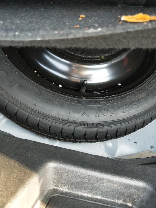 这是福睿斯的备胎位置在后背箱的底层