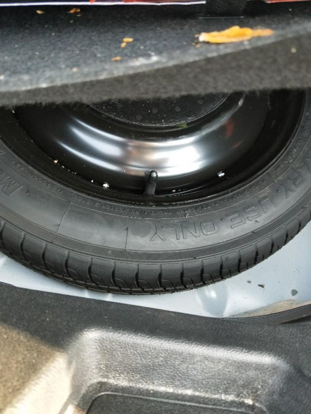 这是福睿斯的备胎位置在后背箱的底层