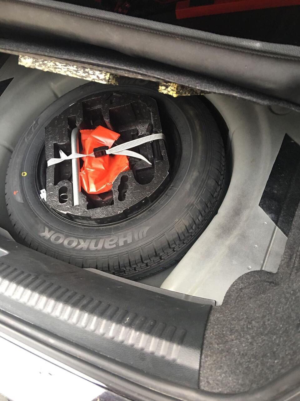 速腾车后备箱里的备胎,新新的从来没用过_速腾车友圈_懂车帝