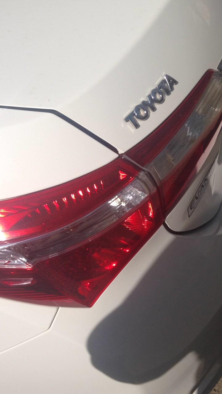 这是卡罗拉的车尾灯,红白相间,非常的好看_卡罗拉车友圈_懂车帝