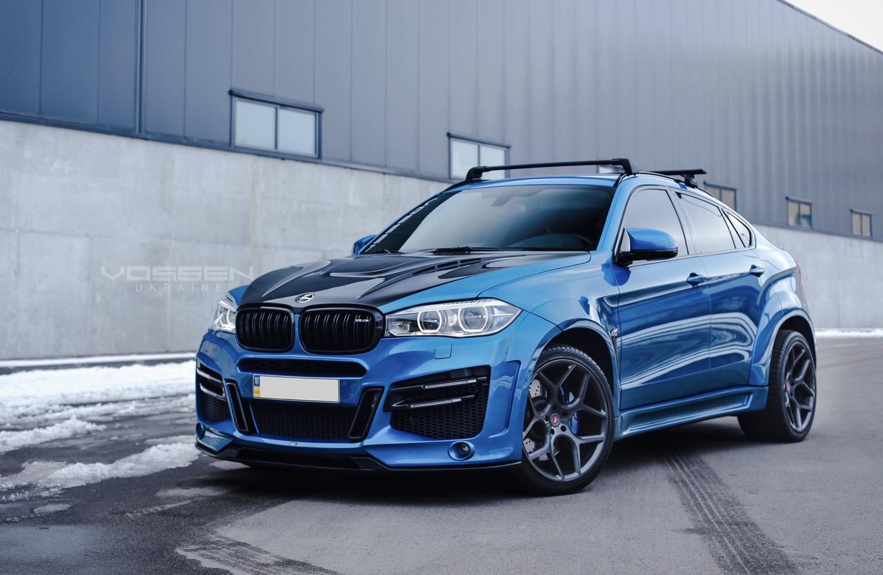 宝马x6m霸气侧漏帅气蓝黑双拼