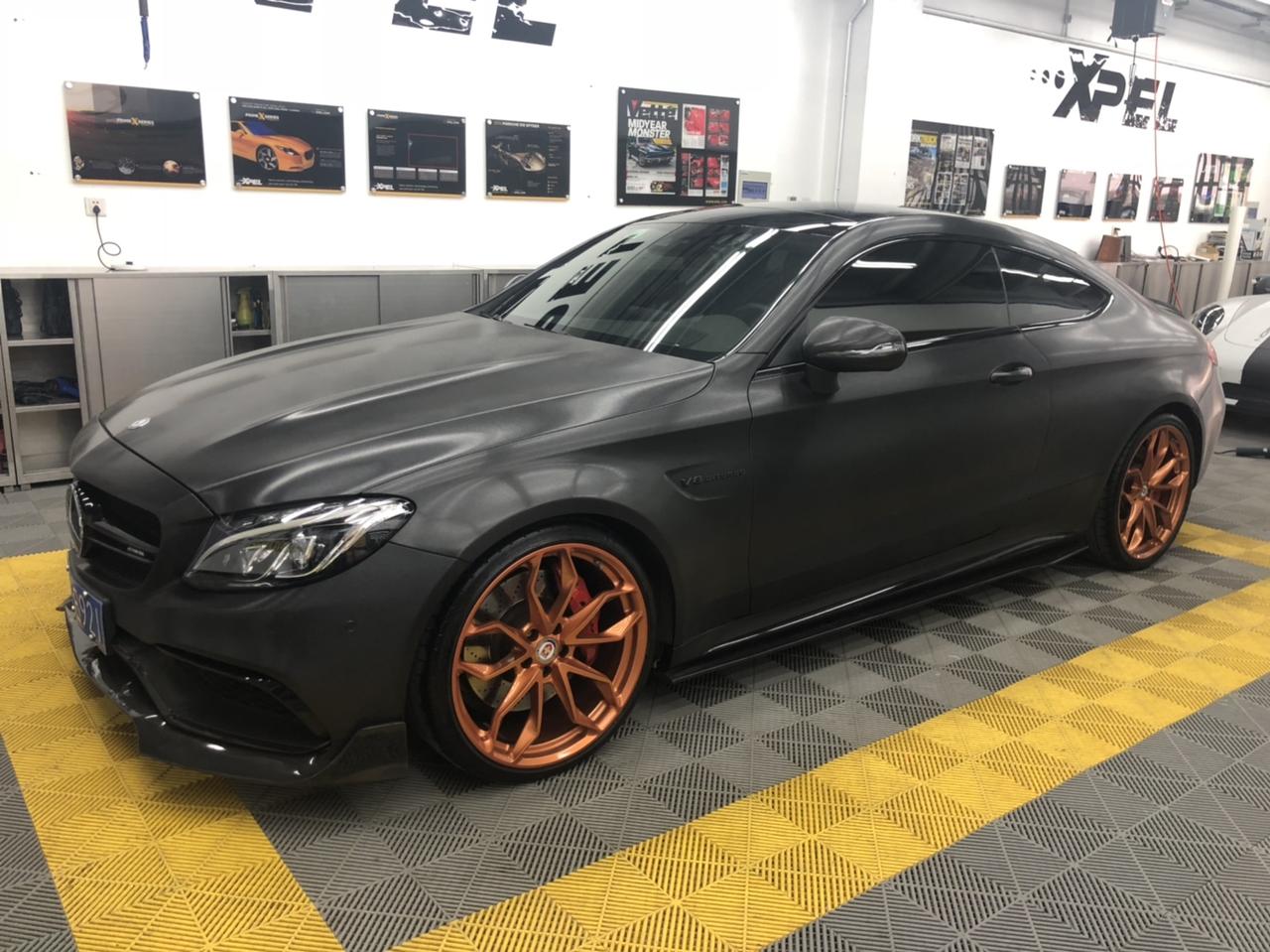 奔驰c63黑金配色 黑武士 3m拉丝黑hre古铜金akrap