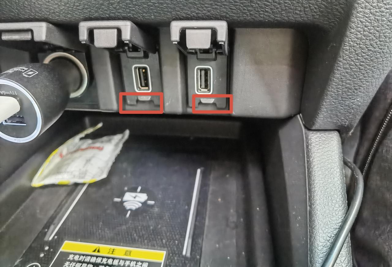 中控台下面两个usb接口下面两个透明点_奥德赛车友圈_懂车帝