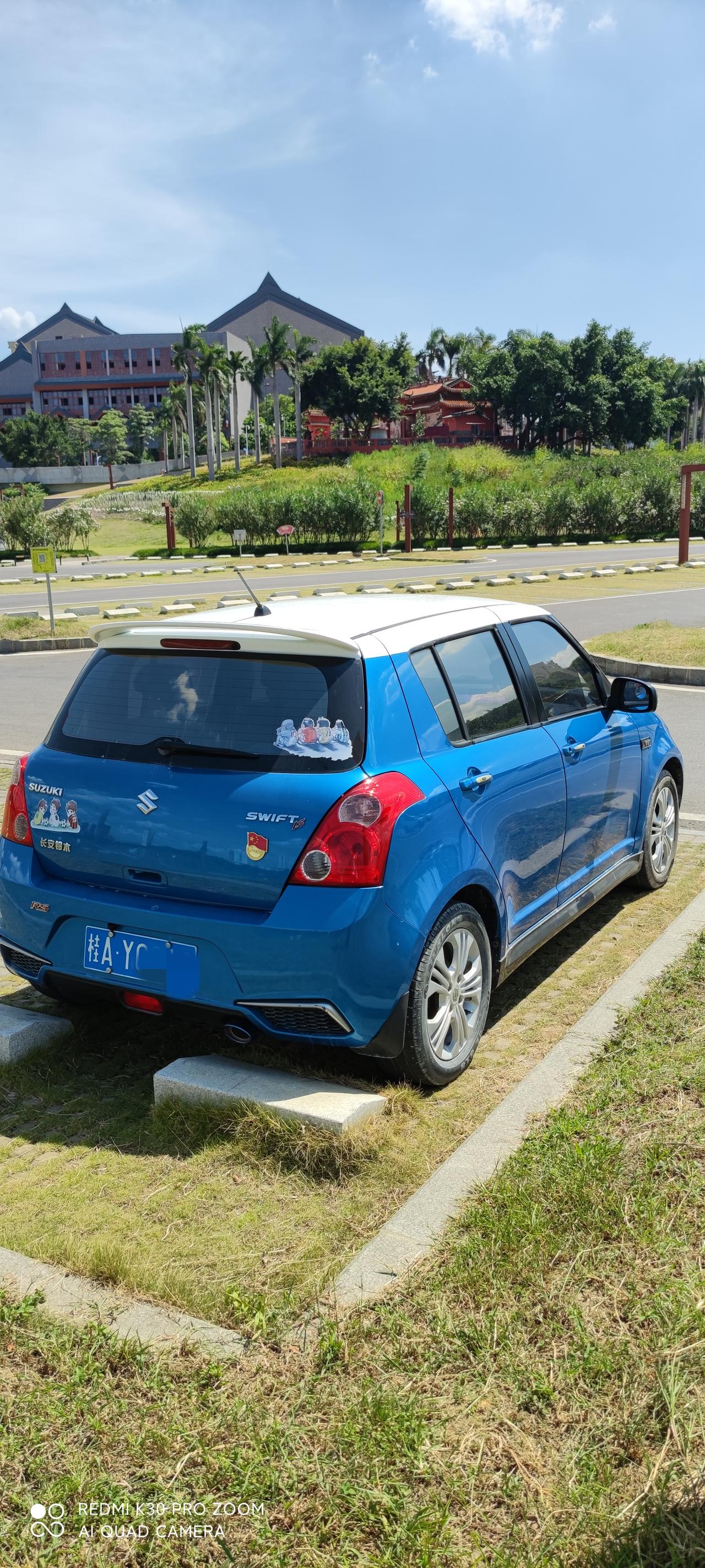 13款自动双色雨燕就加装高配置的东西