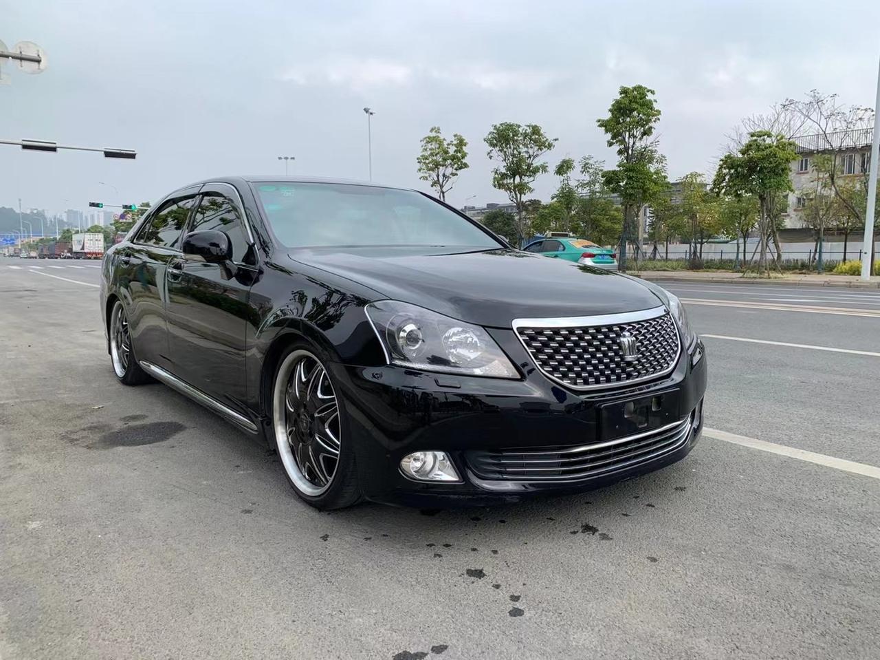 斧头灯大嘴皇冠