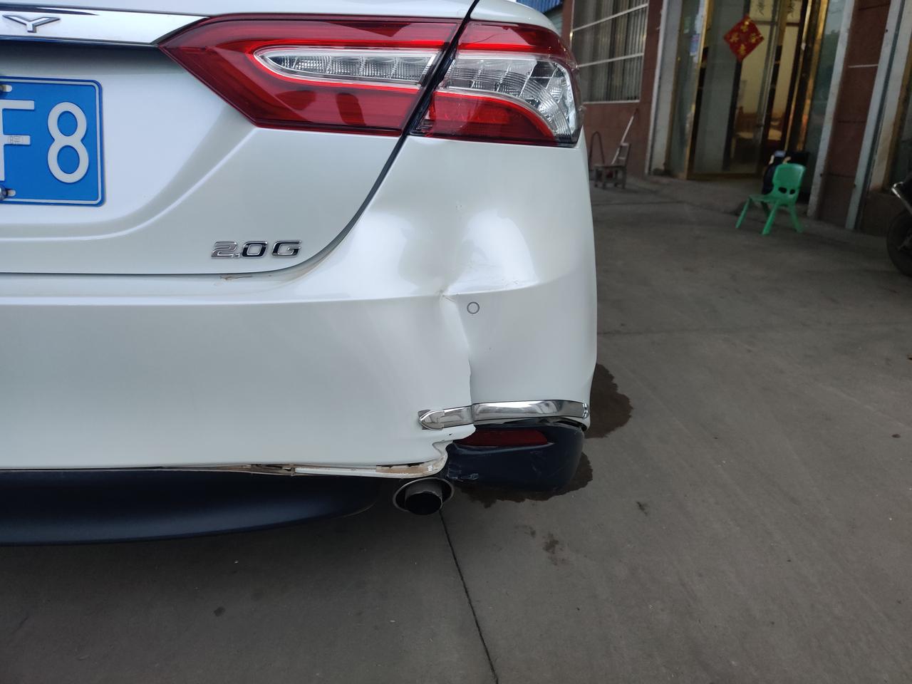 凯美瑞后保险杠多少钱用去4s店修吗