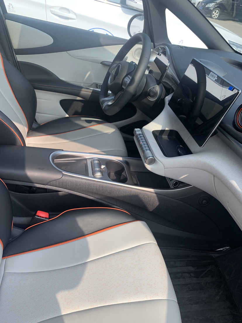 现在很多爱车的朋友都想购买一台颜值高 性能比较强的车型 随着新能源的发展 越来越多的车型逐渐进入到大众的视野 像比亚迪海