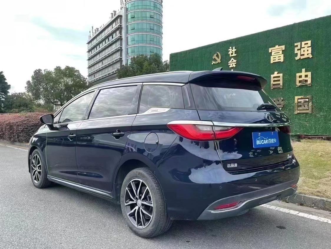 比亚迪宋max六座