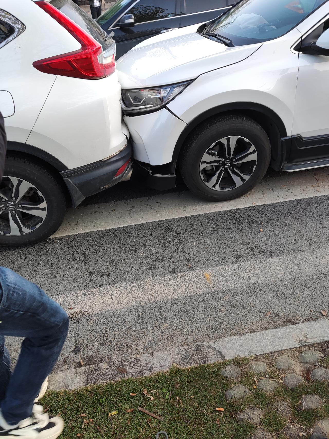 倒血霉了被追尾了