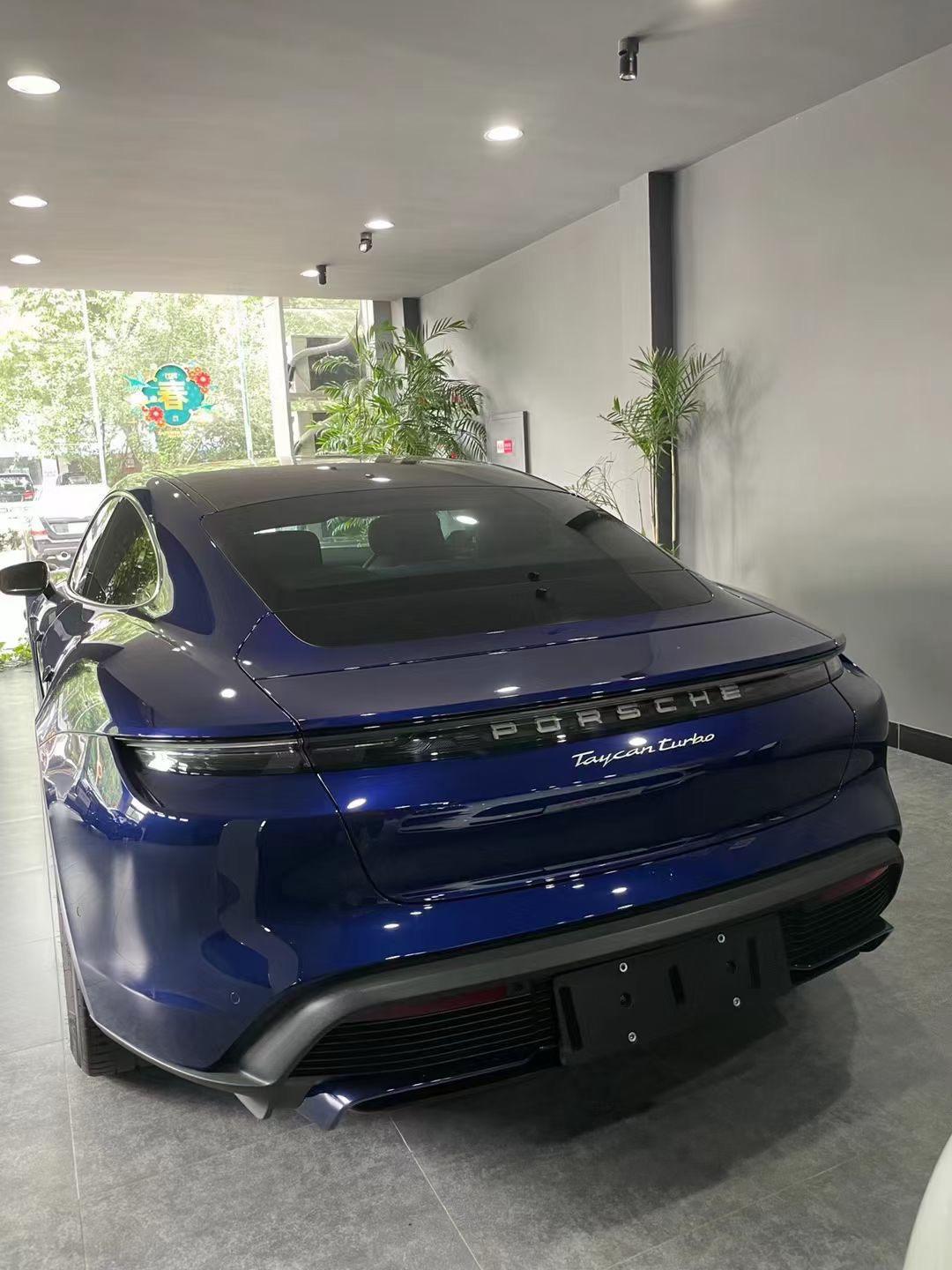 保时捷taycanturbo龙胆蓝