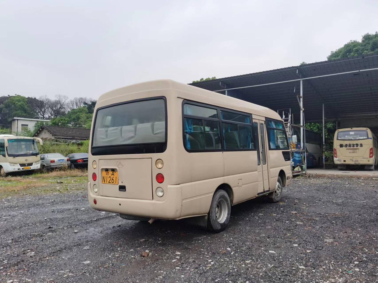 14年非营运19座中型客车a2开