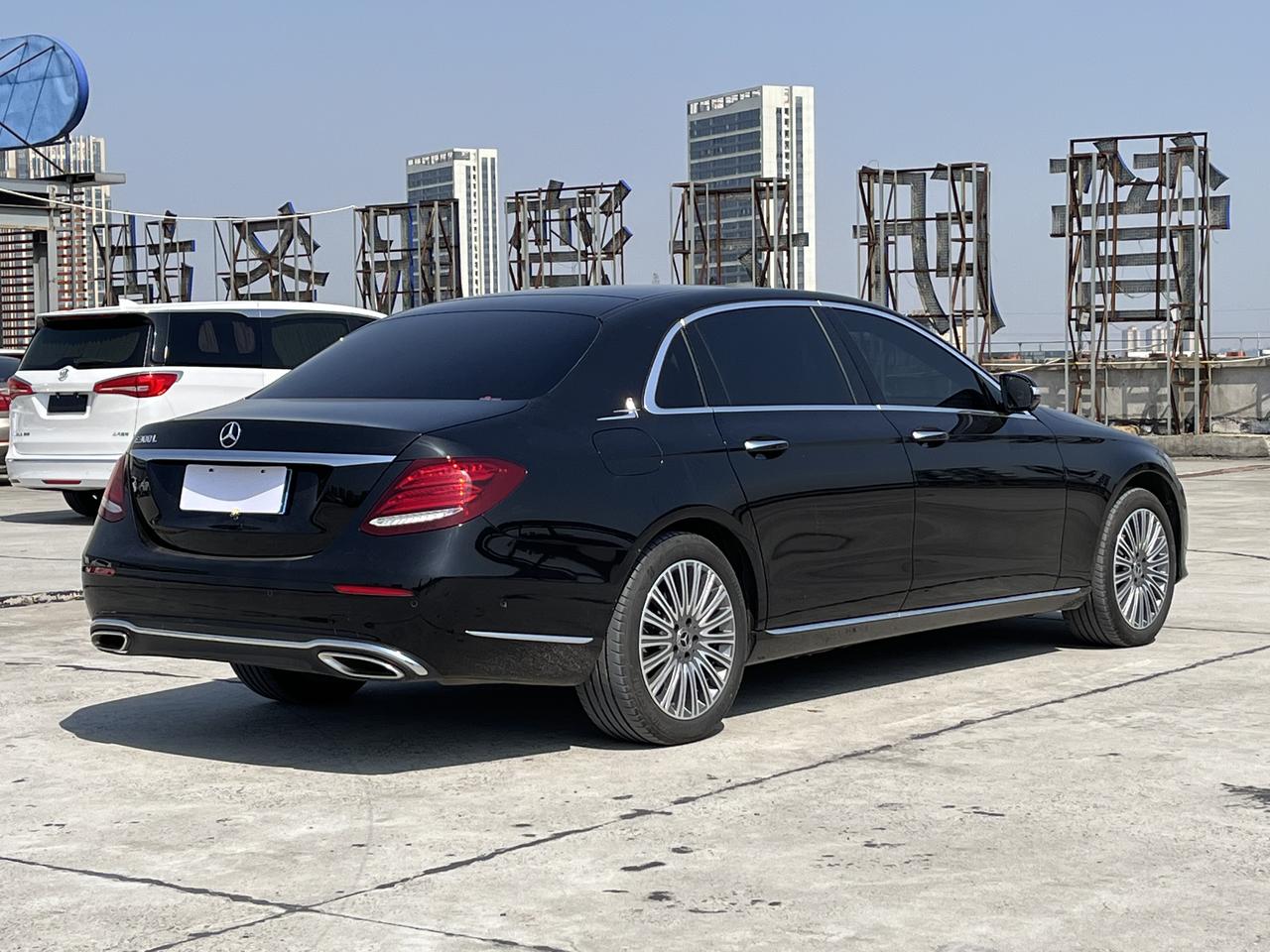 20年梅赛德斯奔驰e300豪华,老板一手车,车子开的少,实表