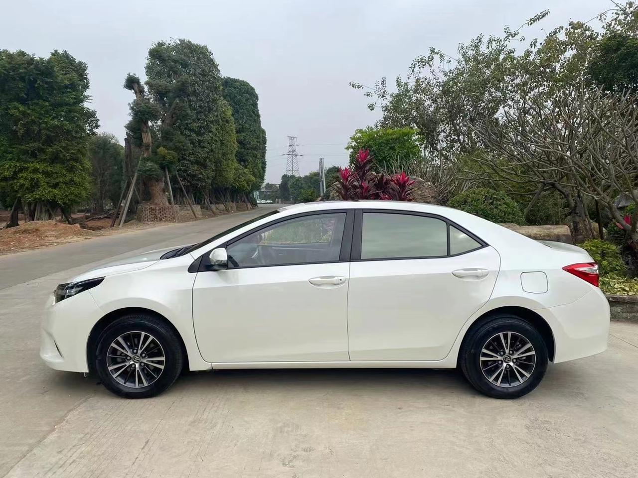 2015年丰田雷凌1.6自动舒适版带天窗,一手车精品车况_懂车帝