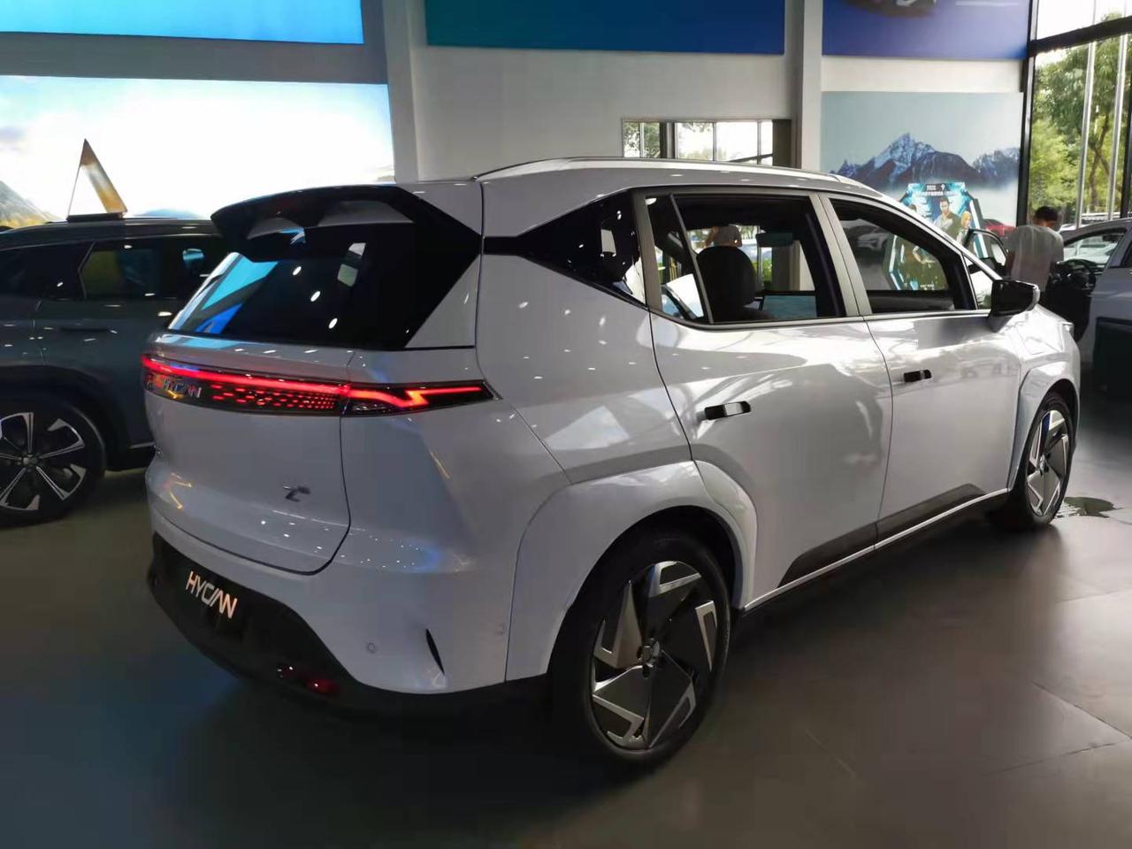 今天过来找体验店看了一下广汽合创z03的现车 最吸引的一个点