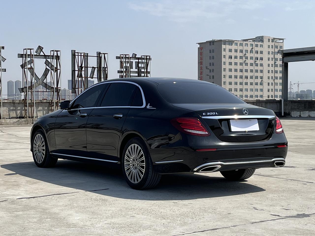 20年梅赛德斯奔驰e300豪华,老板一手车,车子开的少,实表