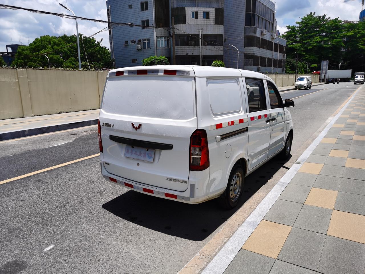 五菱荣光v货运版