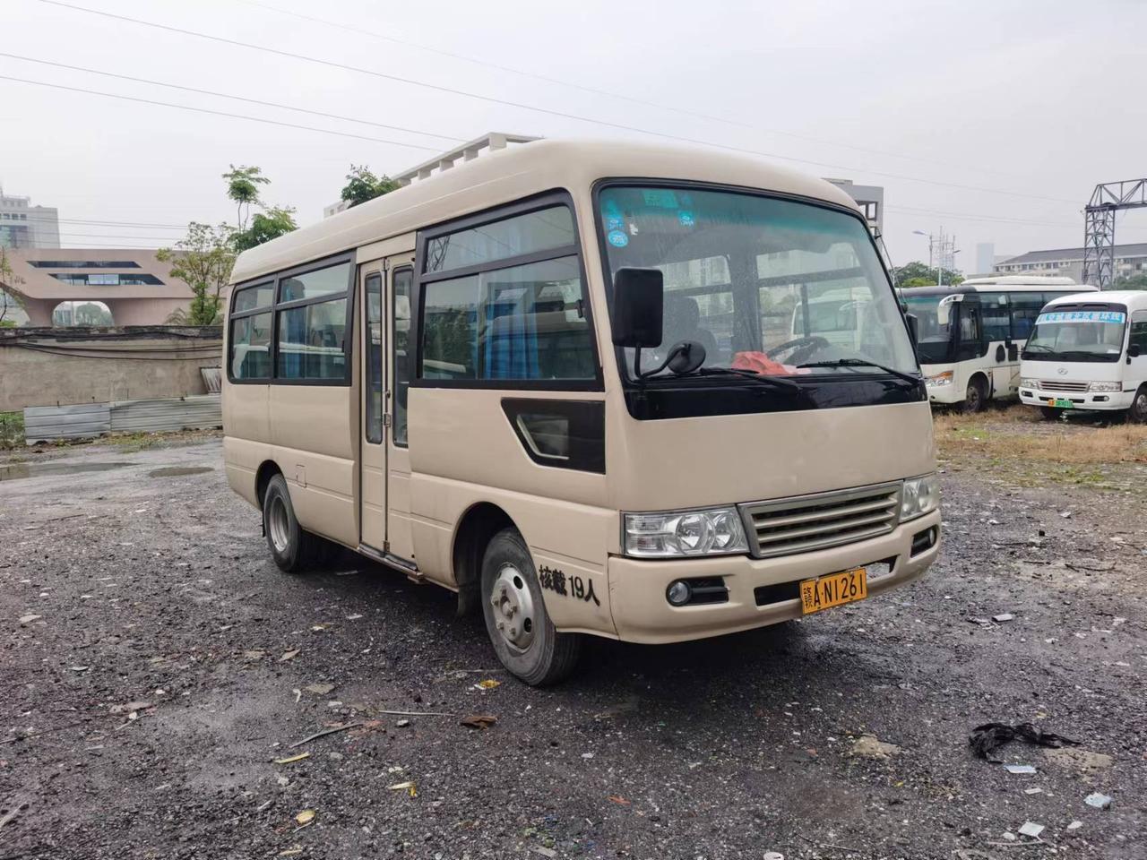 14年非营运19座中型客车a2开