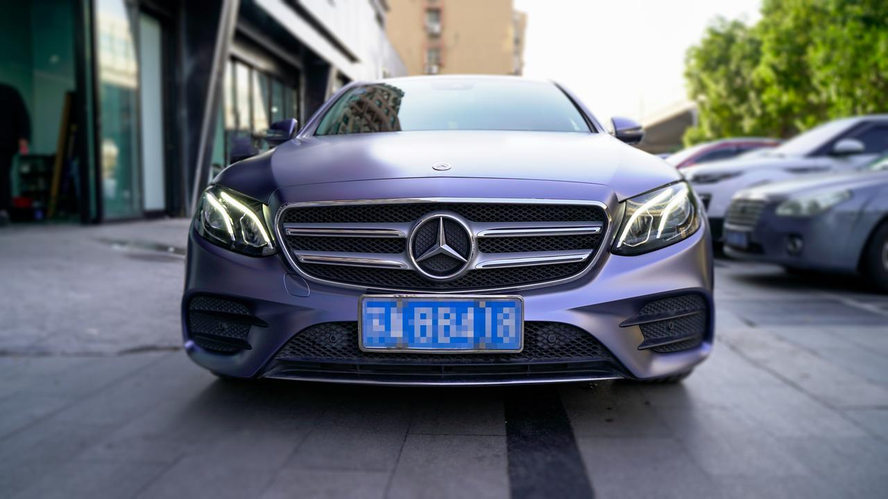 奔驰e200l电光金属风暴蓝改色膜