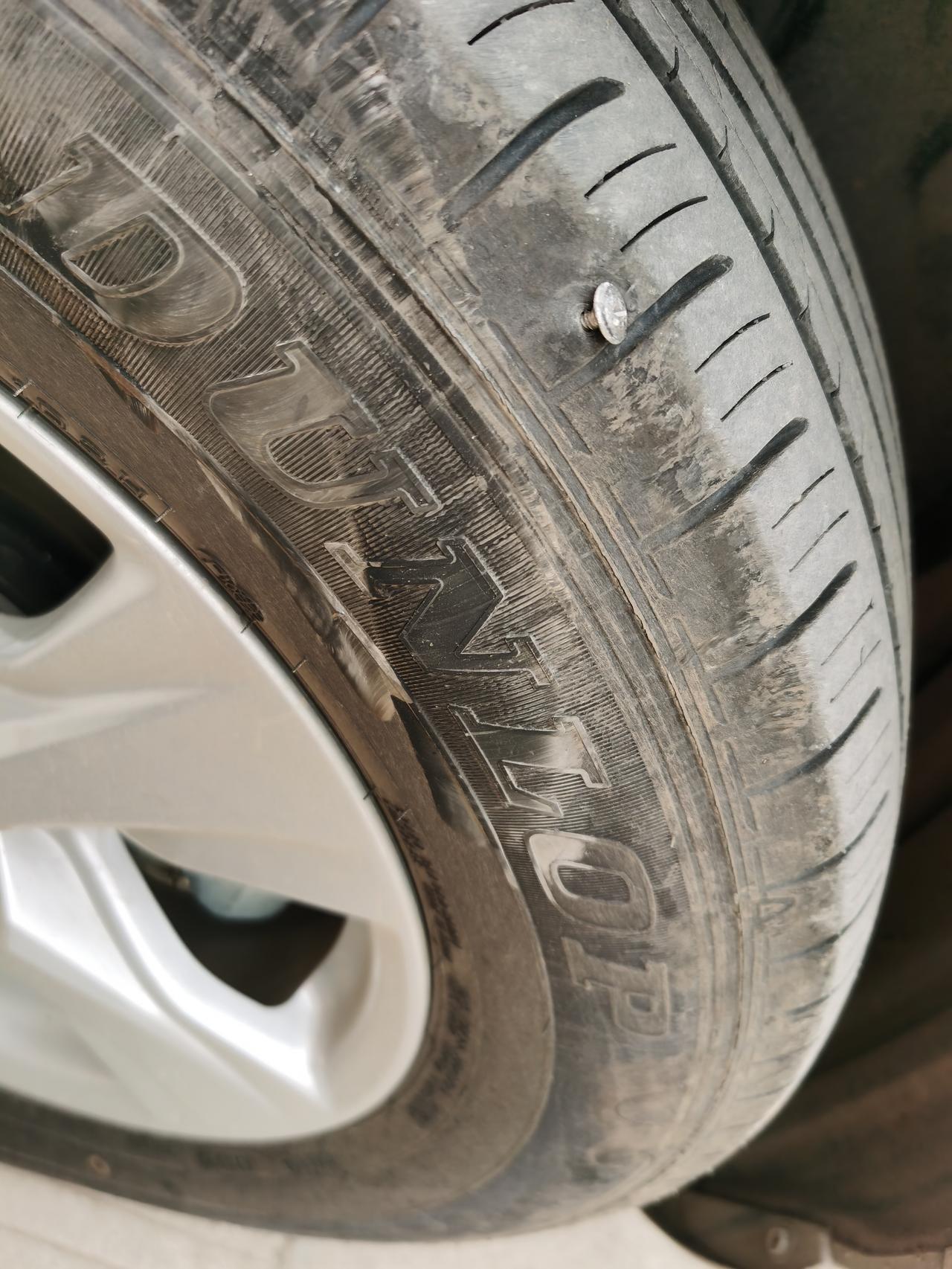 逛一下钢材市场回来发现车胎没气了