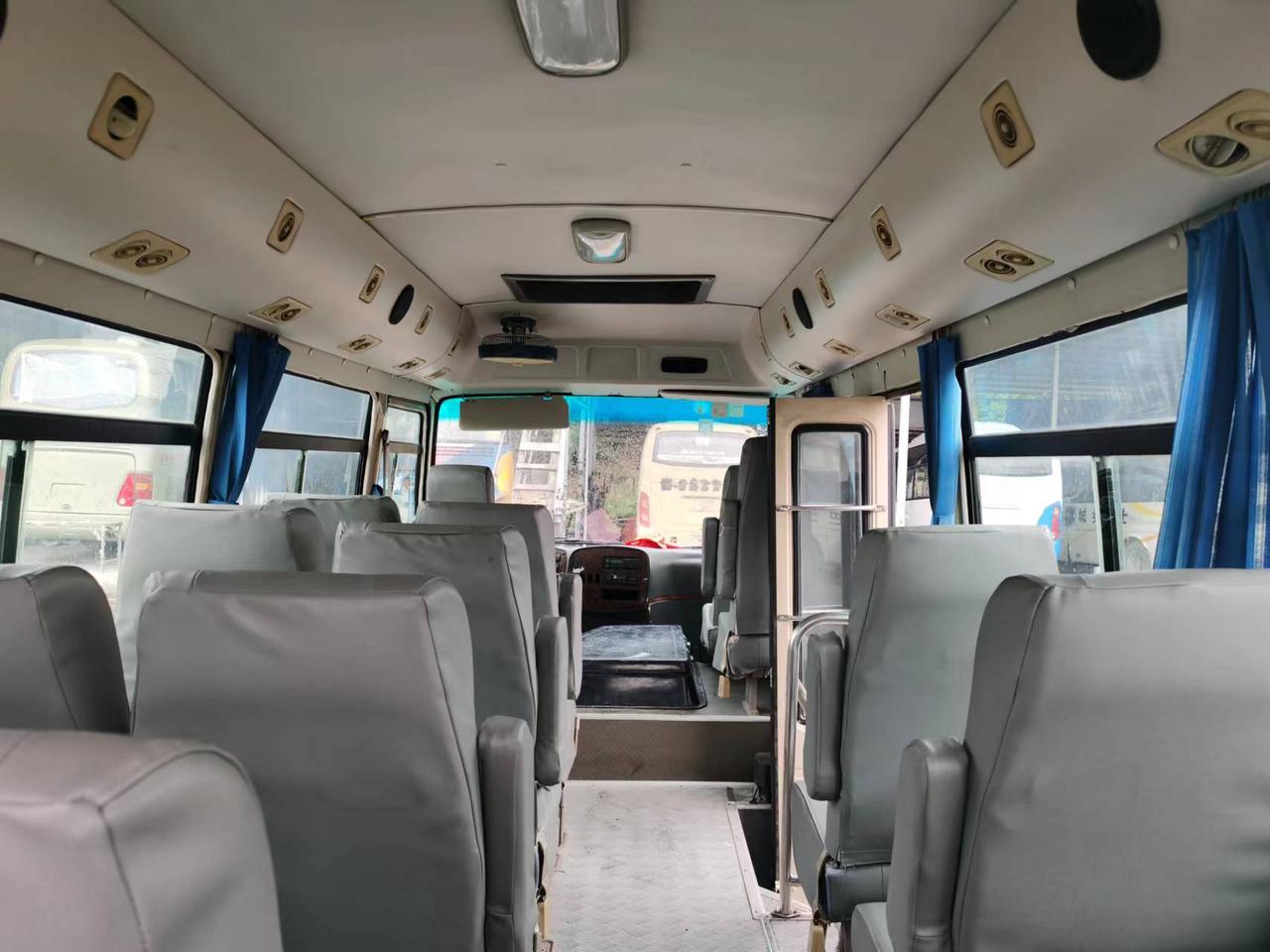 14年非营运19座中型客车a2开