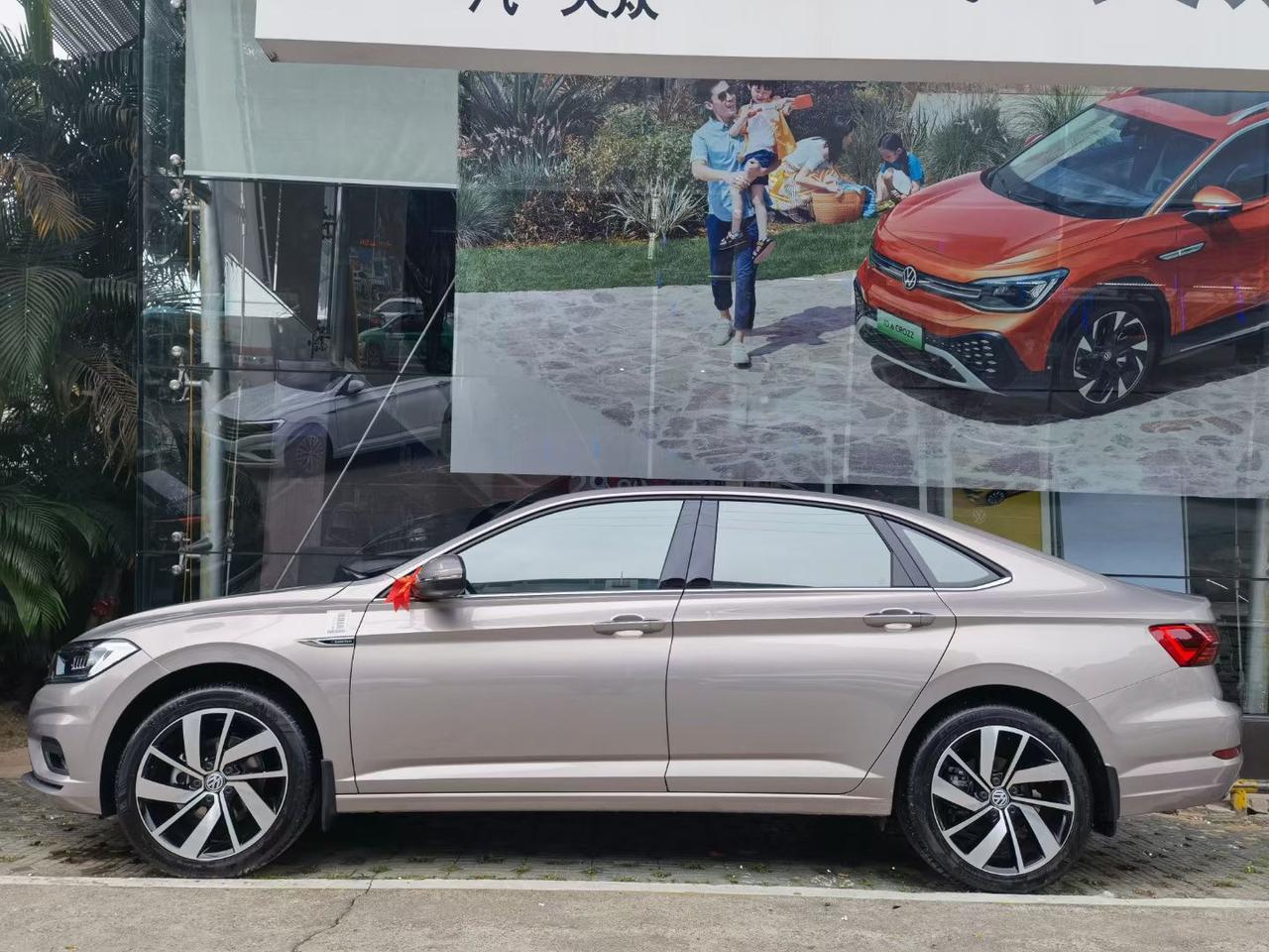 卓越版速腾现车_速腾车友圈_广西鑫广达一号店李璐_懂车帝