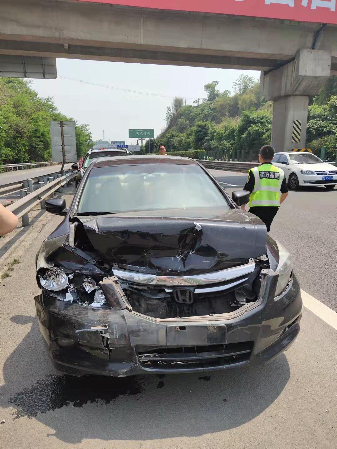 转的车友群的图高速被追尾