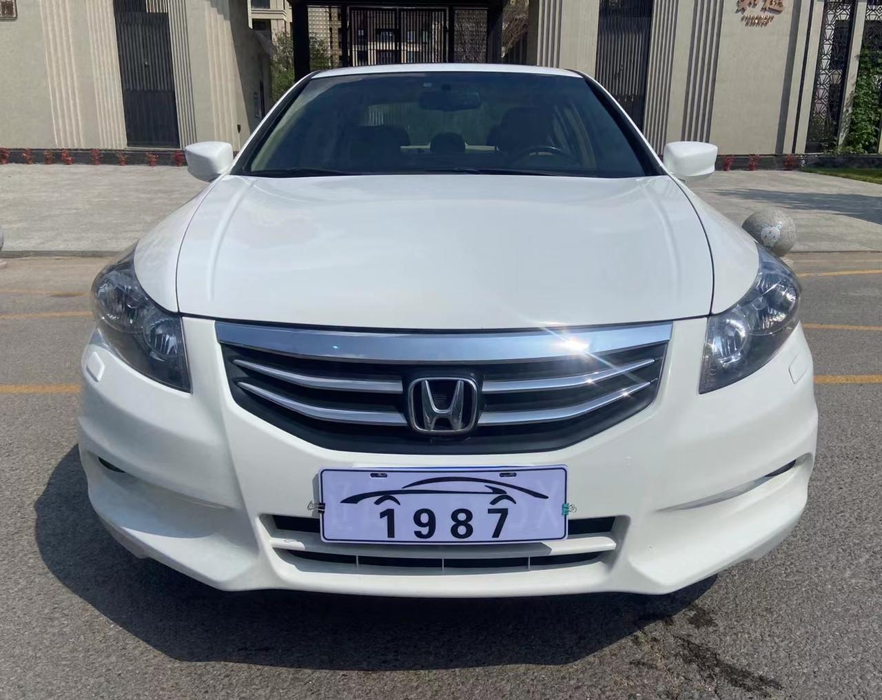 12年本田雅阁八代半,手自一体2.0高配,白车 米内,一键启