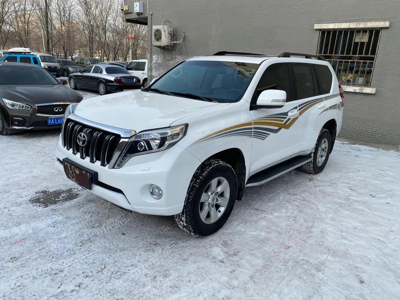 0715年5月一汽丰田普拉多40v6七座天窗双电动座椅九气囊后排带吸顶