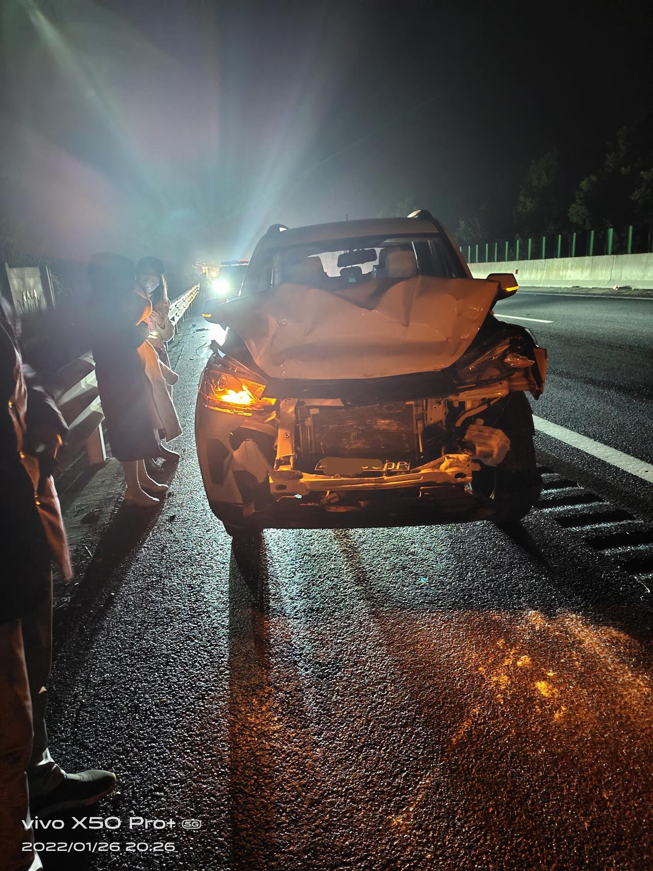 新车高速被追尾真实碰撞测试01