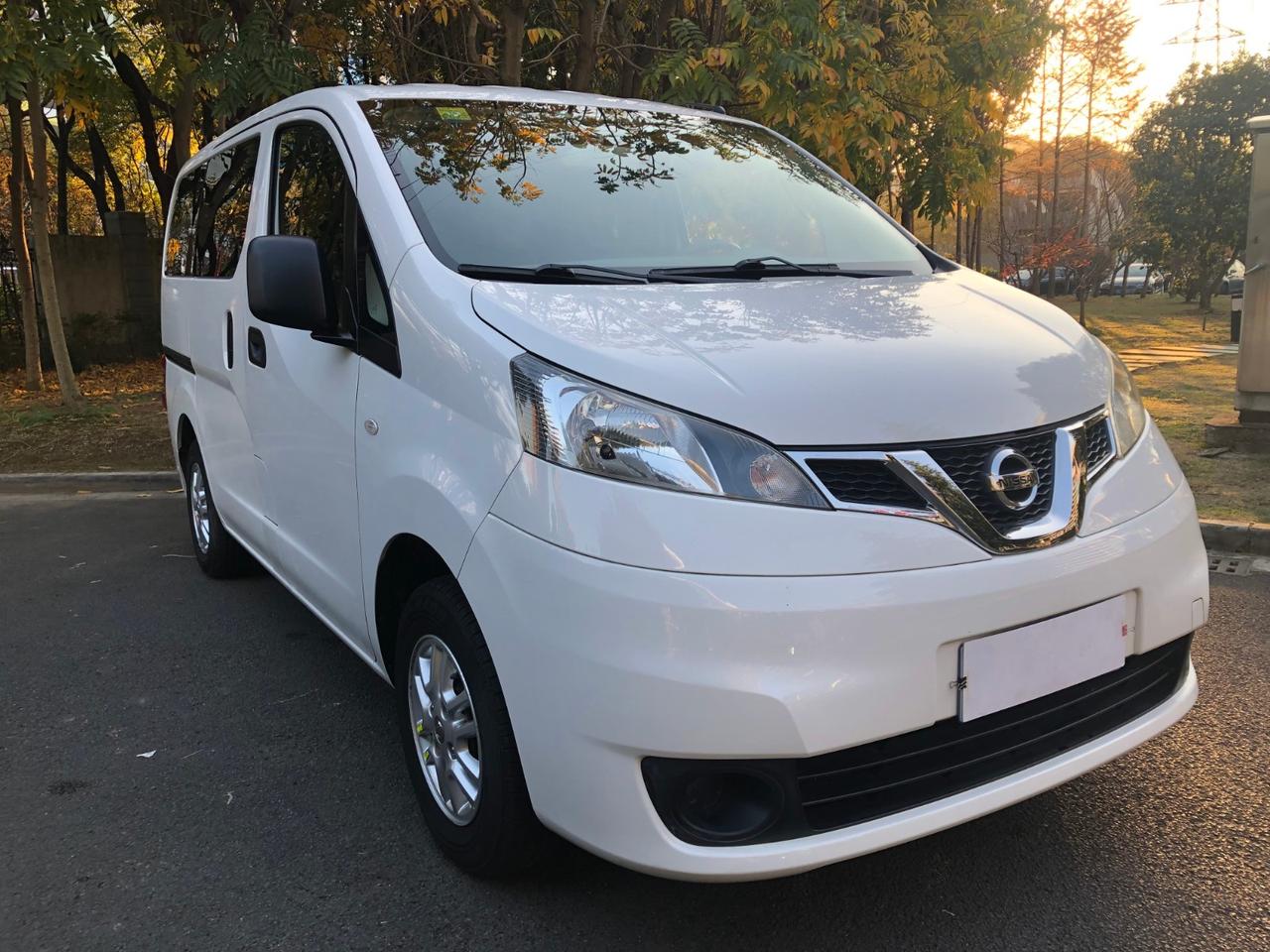 尼桑nv20016lcvt豪华型