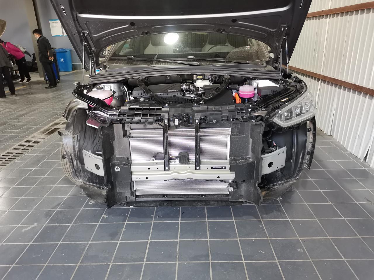 宋plusdmi前防撞钢梁