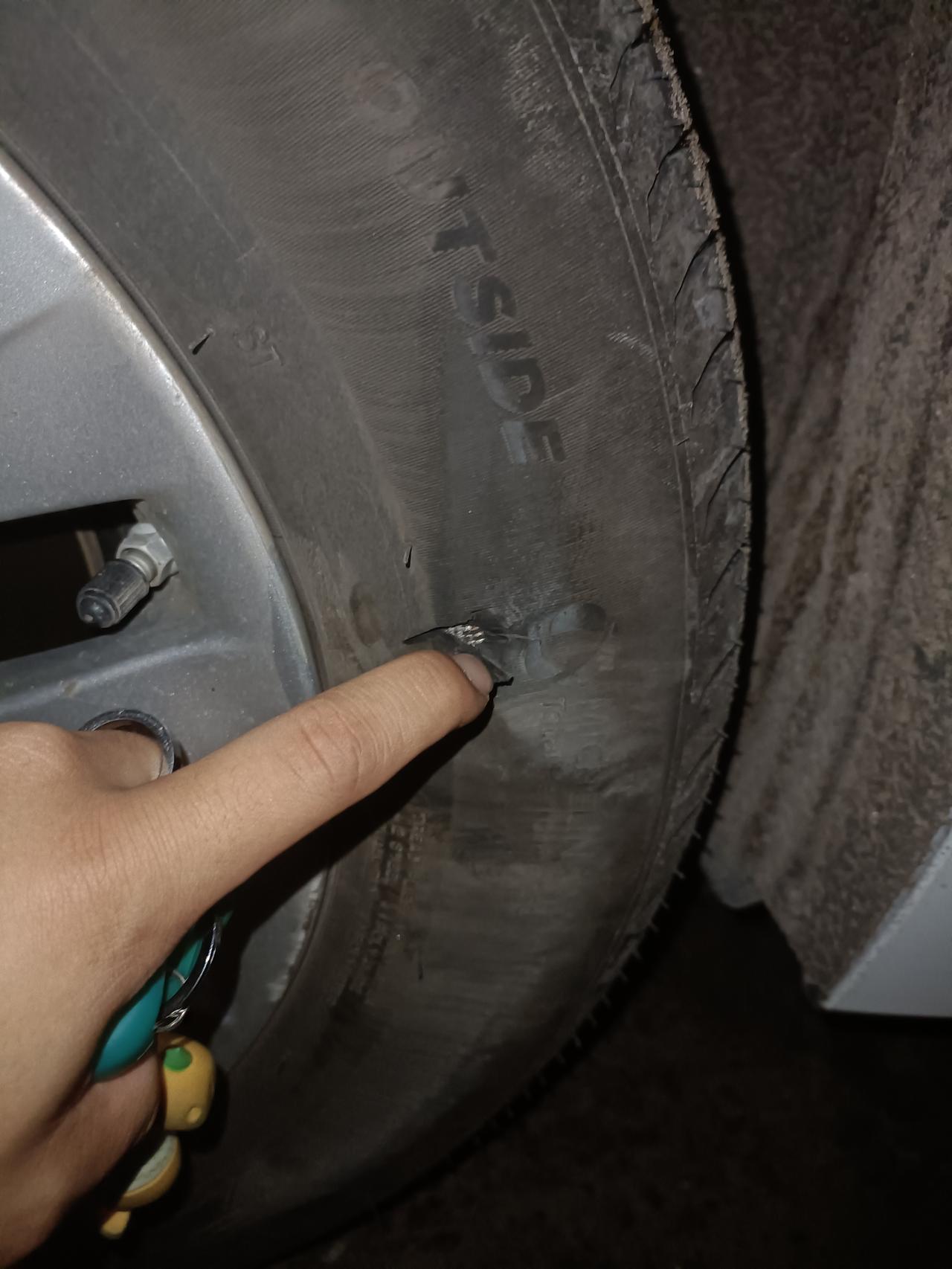轮胎侧边出现裂痕
