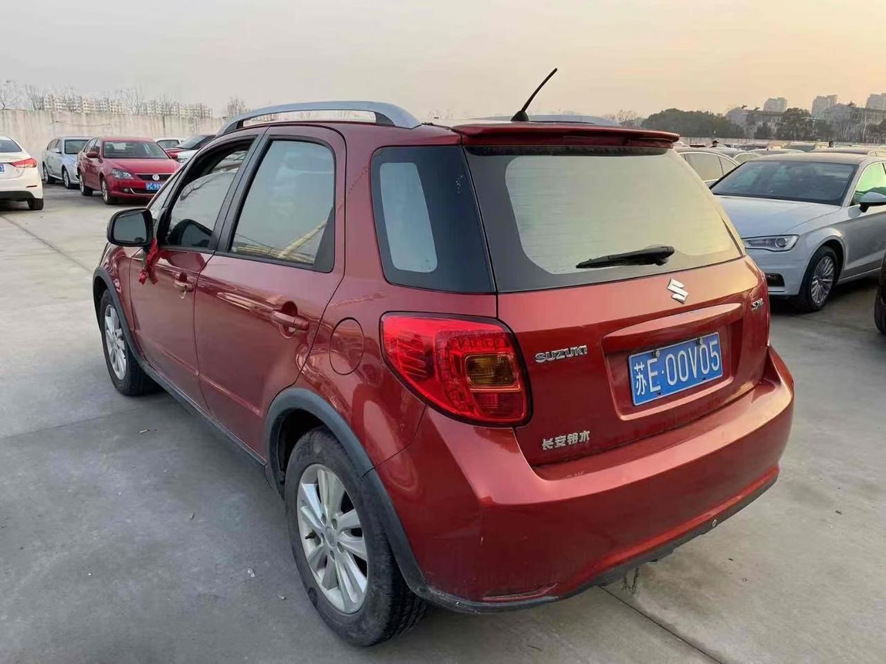 13年铃木天语7万多公里个人一手车况原版