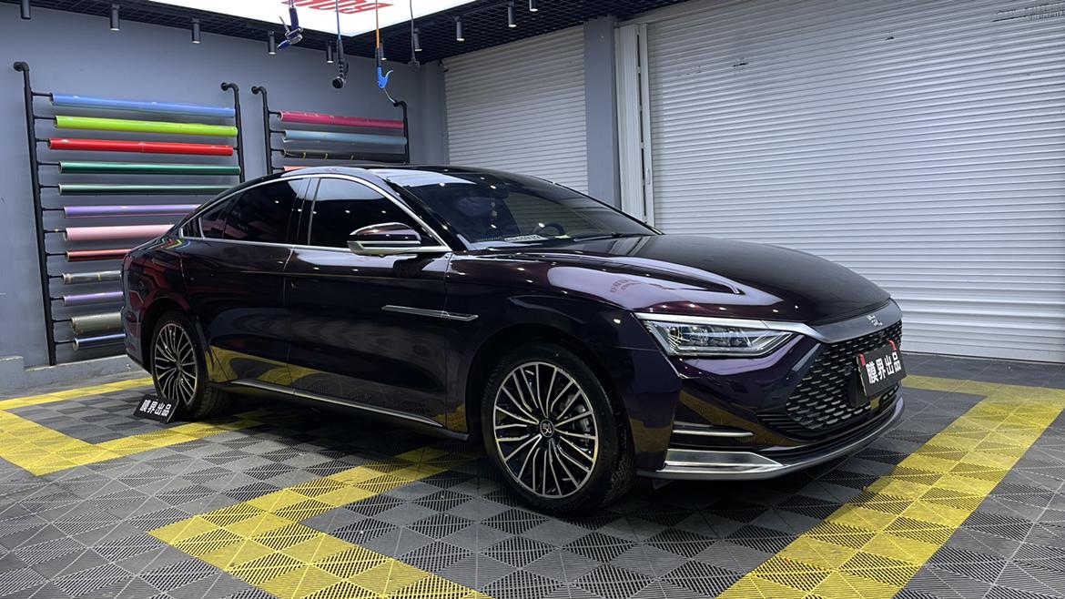 比亚迪汉ev全车改色贴膜金属幽灵午夜红