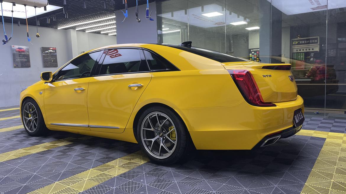 凯迪拉克xt4全车改色贴膜超亮葵花黄